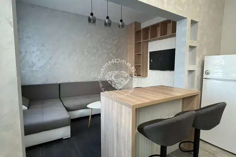 Двустаен апартамент във Варна, Зимно кино Тракия