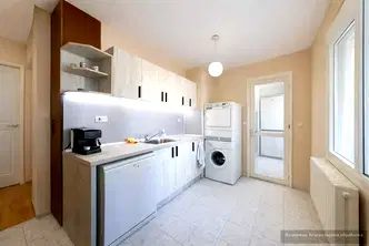 Тристаен апартамент в Зимно кино Тракия, Варна с асансьор