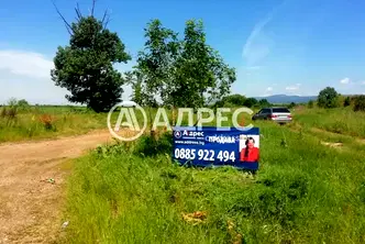 Парцел в Нови Искър