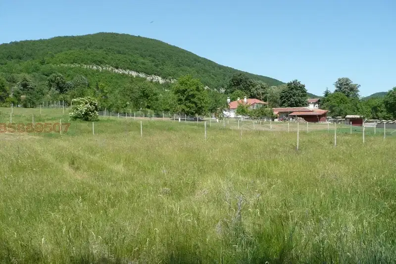 Парцел във Велико Търново, с. Чешма