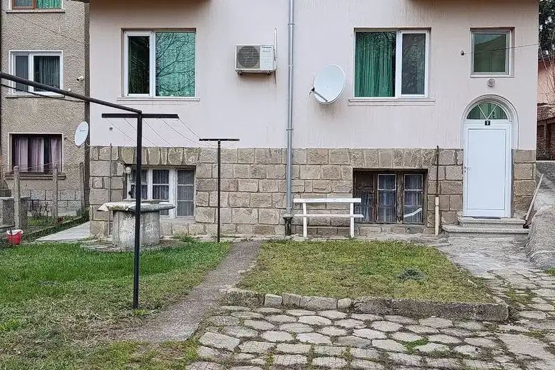 Етаж от къща в Банкя