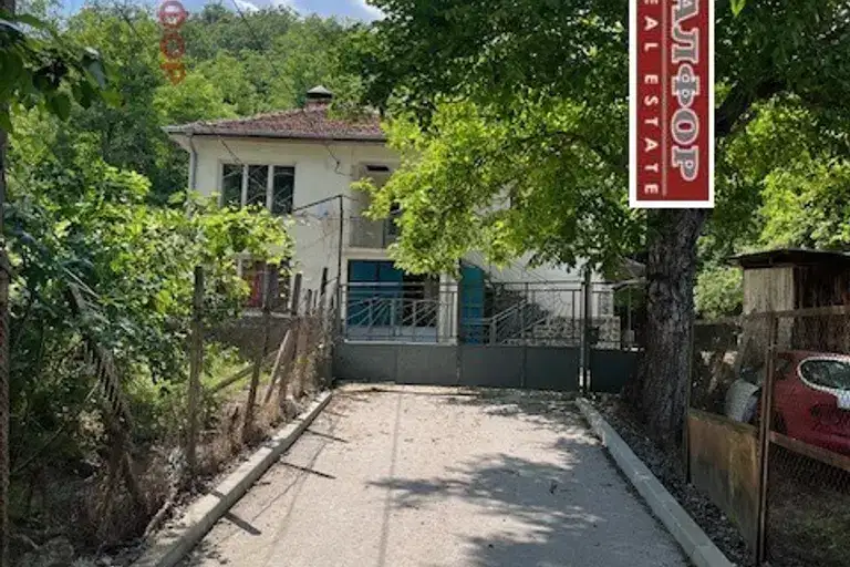 Two-room house floor in the centre of Konstantinovo village, Varna
