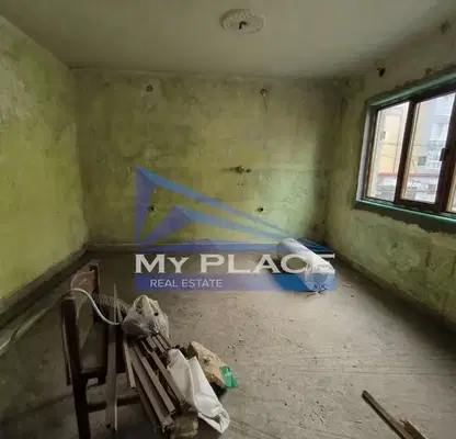 Photo 2 — Floor of House in Shumen, Baseina