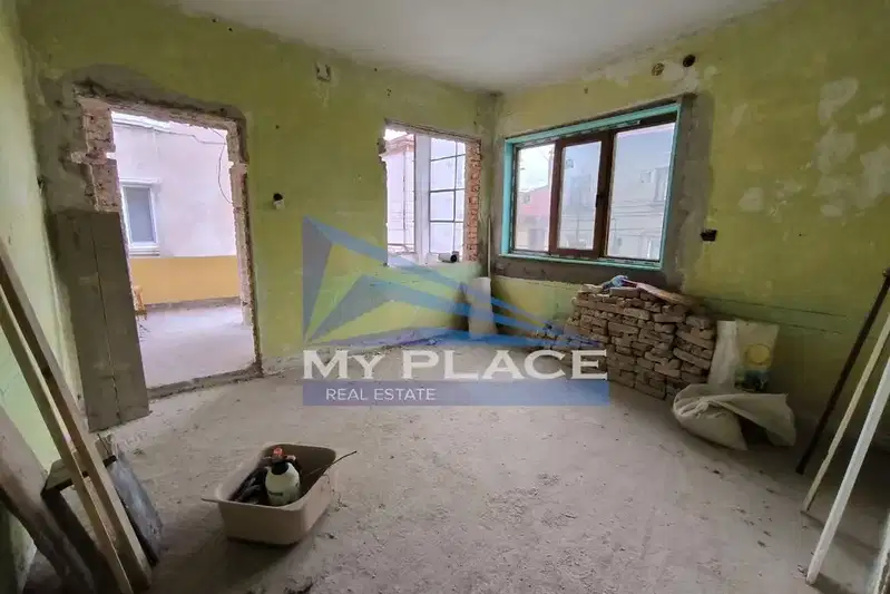 Floor of House in Shumen, Baseina