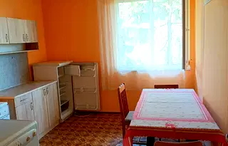 Етаж от къща във Велико Търново, Акация