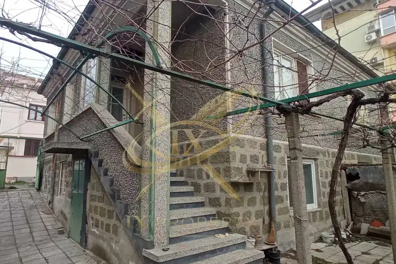 Къща в Бургас, Айтос