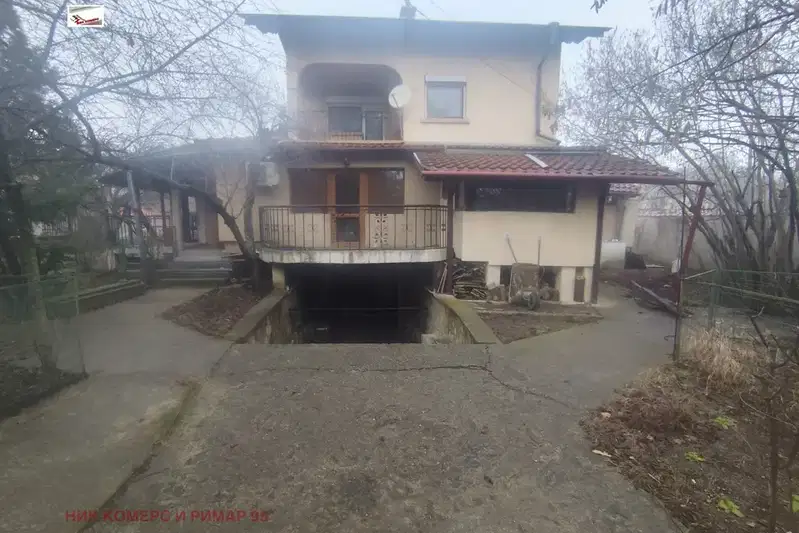 Къща в Банкя