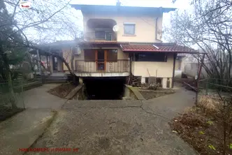 Къща в Банкя