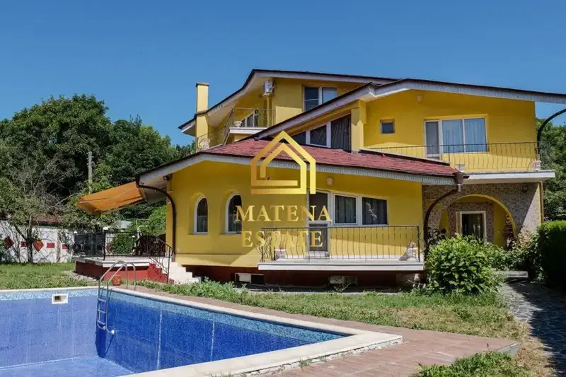 Къща в Банкя