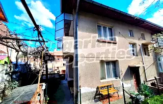 Къща в Благоев, Широк център
