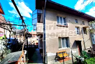 Къща в Благоев, Широк център