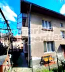 Къща в Благоев, Широк център