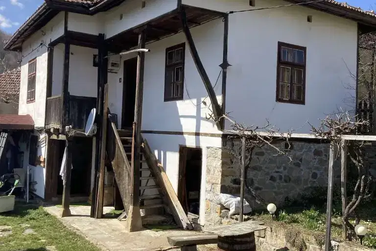 Къща в София, Етрополе