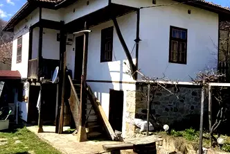 Къща в София, Етрополе