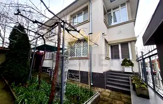 Къща в Бургас, Карнобат