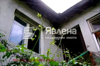 Къща в Ловеч, Вароша