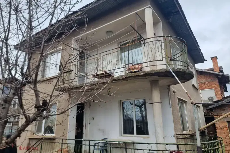 Къща в Нови Искър