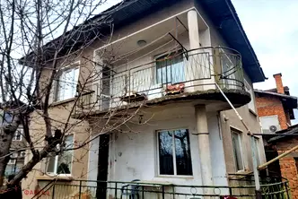 Къща в Нови Искър