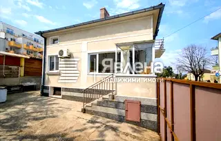 Къща в Бургас, Обзор