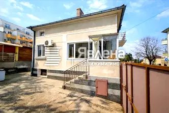 Къща в Бургас, Обзор
