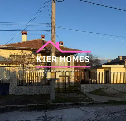 Снимка 2 — Две къщи с двор 850 кв.м. в Първомай