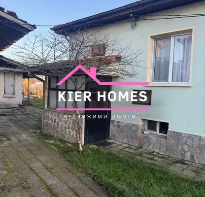 Снимка 3 — Две къщи с двор 850 кв.м. в Първомай