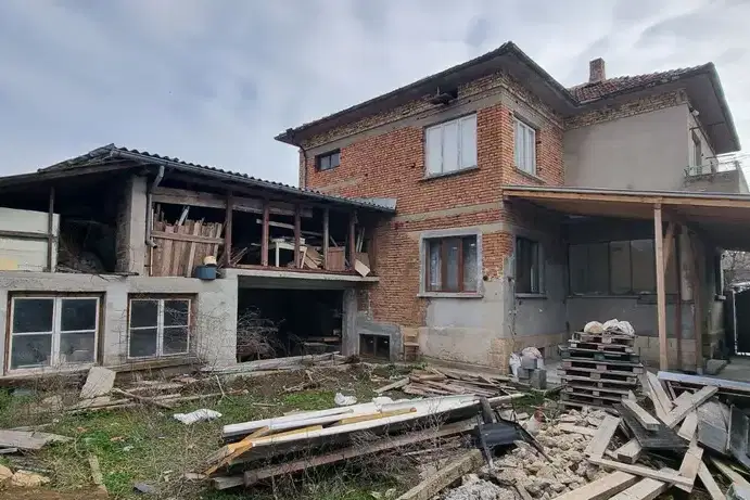 House in Raz, Zhitnitsa