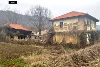 Къща в Ловеч, с. Бели Осъм