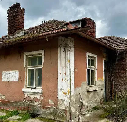 Снимка 3 — Двуетажна къща с 6 стаи в с. Брежани, област Благоевград