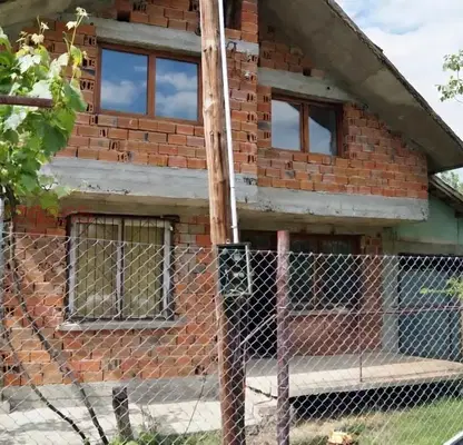 Снимка 3 — Двуетажна къща с 4 спални в с. Караново, област Сливен