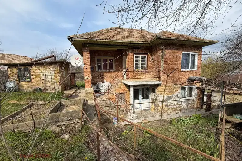 Къща във Велико Търново, с. Нова Върбовка