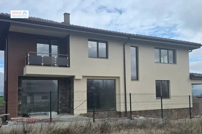 House in област София, Prolesha