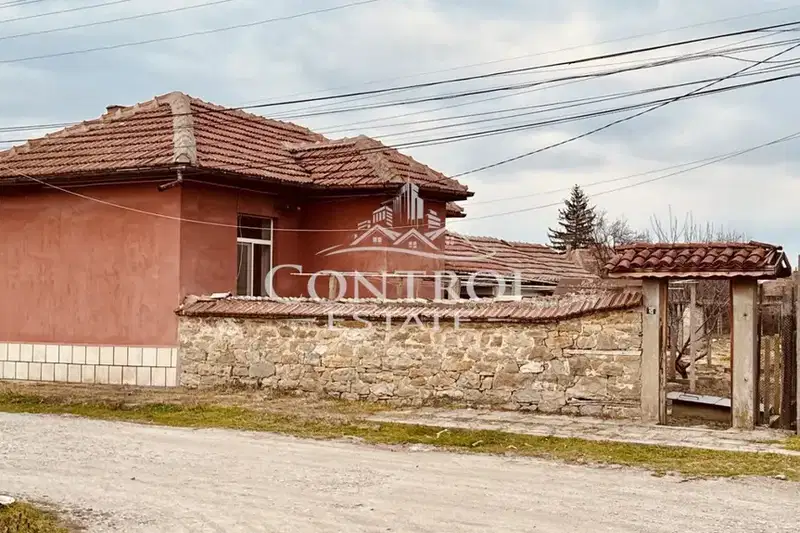 House in Oblast Veliko Tyrnovo, Pyrvomaici