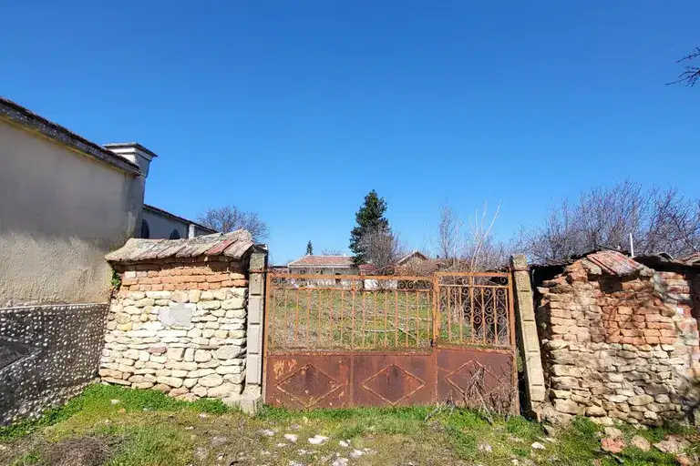 Къща в Плевен, с. Згалево