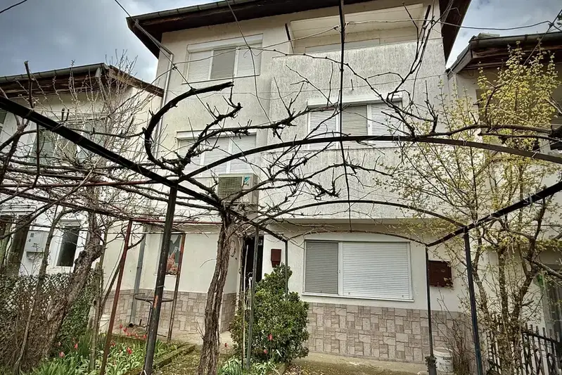 House in Oblast Veliko Tyrnovo, Strajica