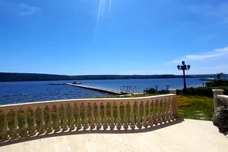 Къща във Варна, Островна промишлена зона