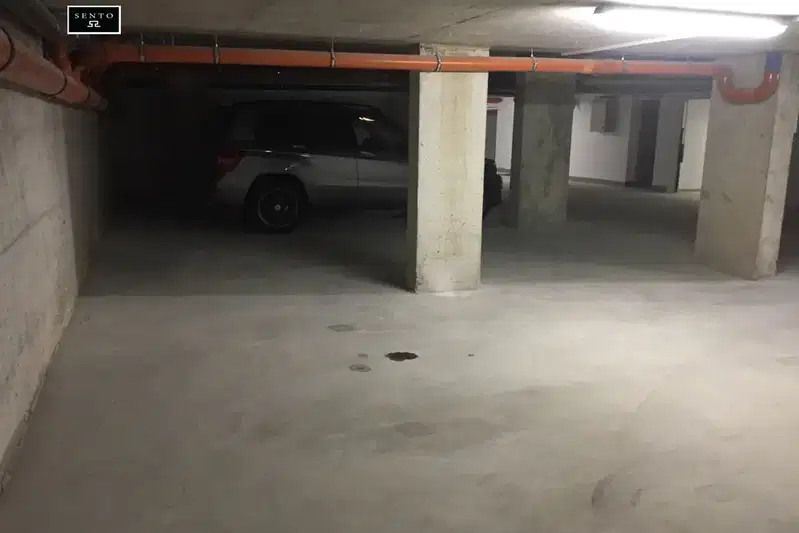 Garage/Parking in Ruse, Centyr