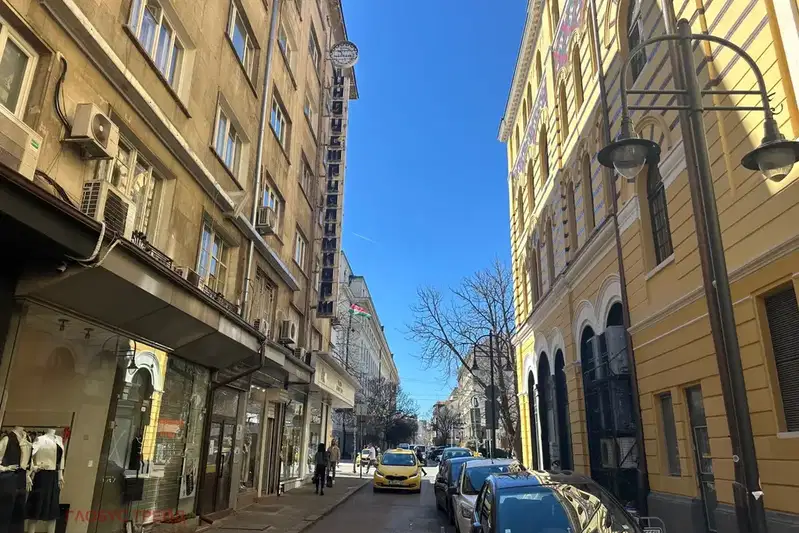 Магазин в София, Център