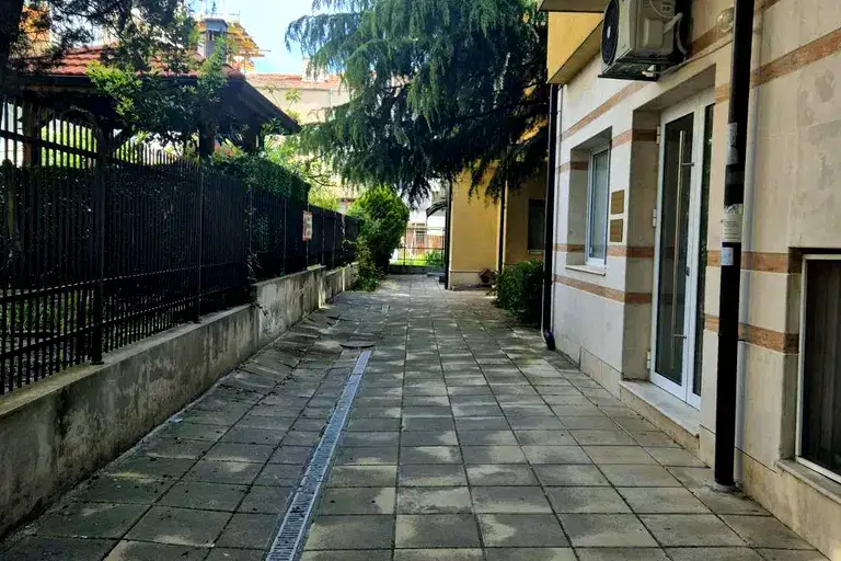 1-стаен апартамент в Център, Бургас с асансьор
