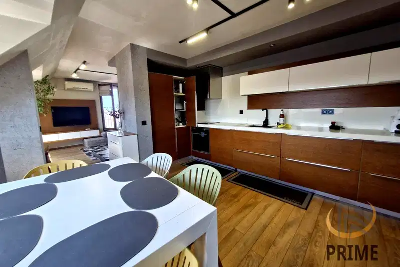 4-bedroom apartment in Burgas, Centyr