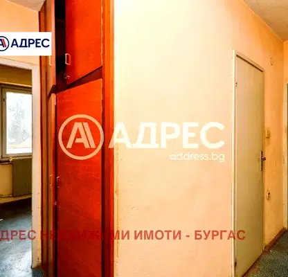 Снимка 5 — Гарсониера в Славейков, Бургас с тераса и асансьор