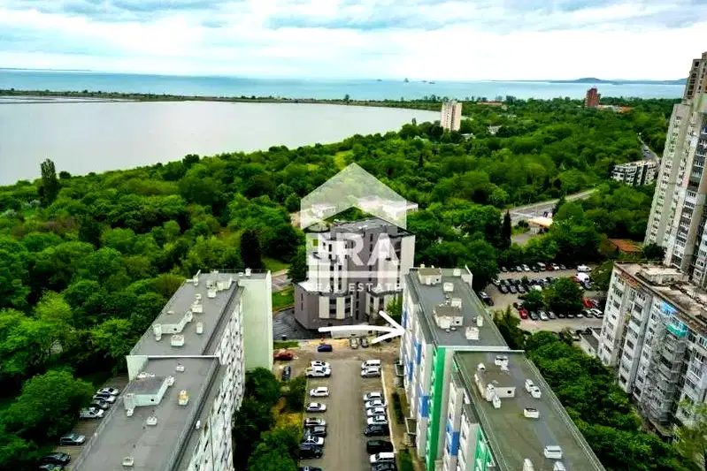 Тристаен апартамент с две тераси в Зорница, Бургас