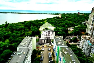Тристаен апартамент с две тераси в Зорница, Бургас