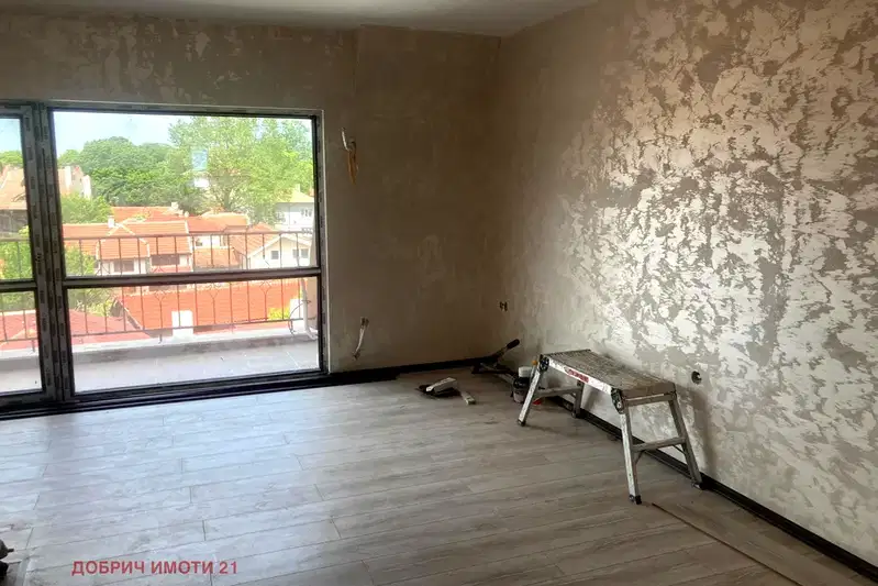 3-bedroom apartment in Dobrich, Centyr