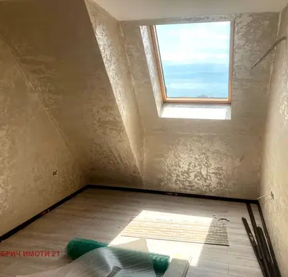 Photo 3 — 3-bedroom apartment in Dobrich, Centyr