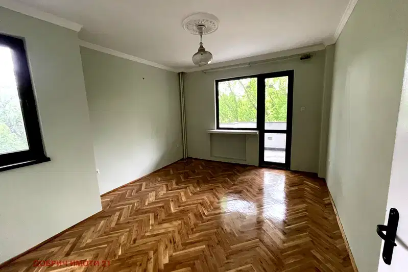 Многостаен апартамент в Добрич, Център