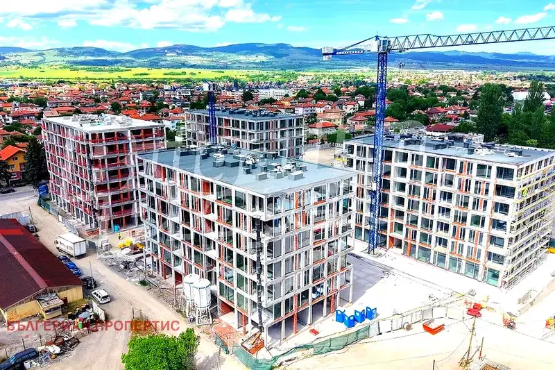3-bedroom apartment in област София, Kostinbrod