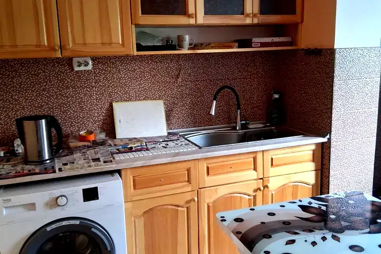 Двустаен апартамент в Перник, Изток