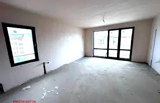 Тристаен апартамент в Перник, Изток