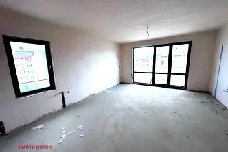 Тристаен апартамент в Перник, Изток